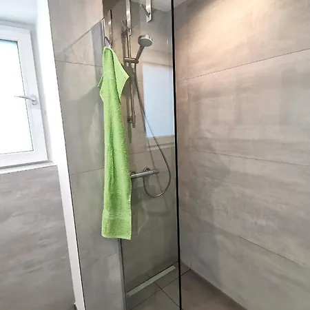 דירה Moderne Gartenblick